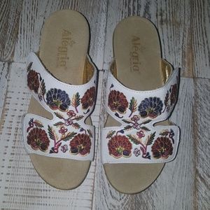 Alegria   Size 7 floral Clog / Mule. NWOT